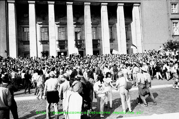 The Revolution of Dwarfs in Wroclaw, 1988 